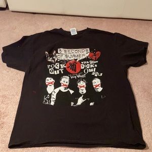 5sos Rock Out with your Socks Out tee